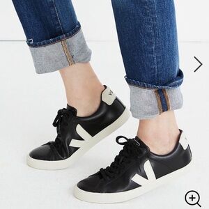 GUC VEJA BLACK LEATHER AND SUEDE WOMEN LACE UP SNEAKERS